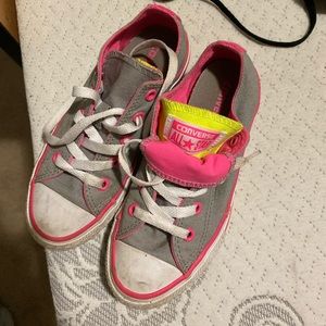 Girls size 12 converse tennis shoes. Lightly used,